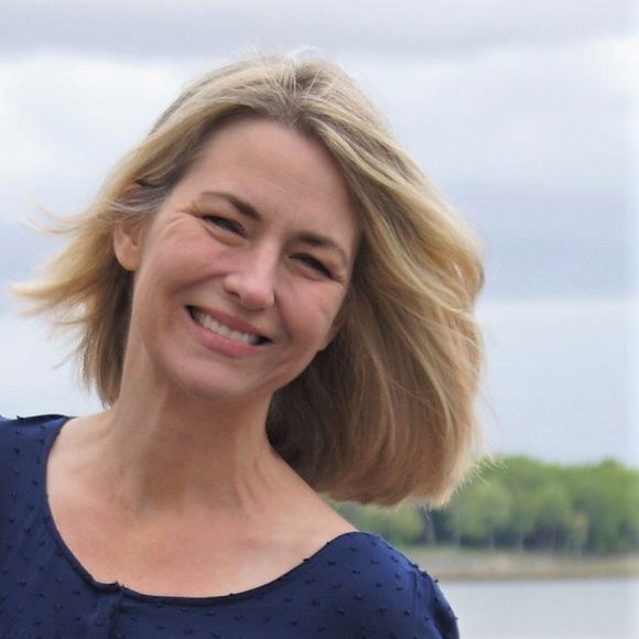 Meet your Posher, Melissa - Picture 2 of 3